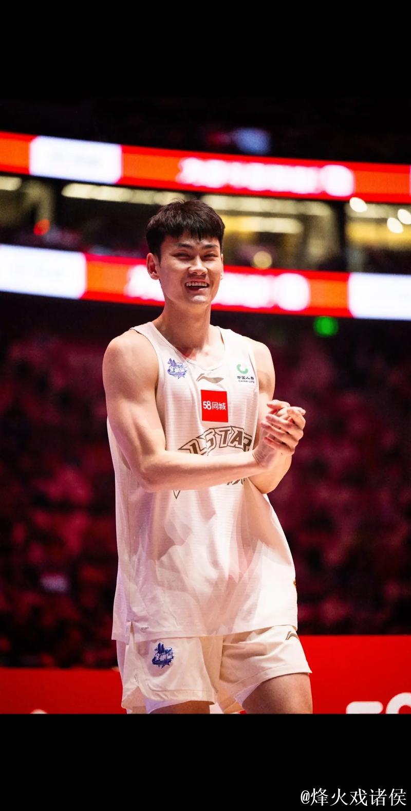 王睿泽上场22分钟高效贡献10分3板3助2断 王睿泽上场22分钟高效贡献10分3板3助2断