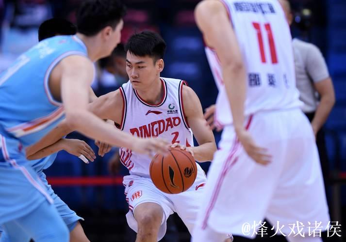 王睿泽上场22分钟高效贡献10分3板3助2断 王睿泽上场22分钟高效贡献10分3板3助2断